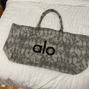 Alo Yoga Shopper Tote